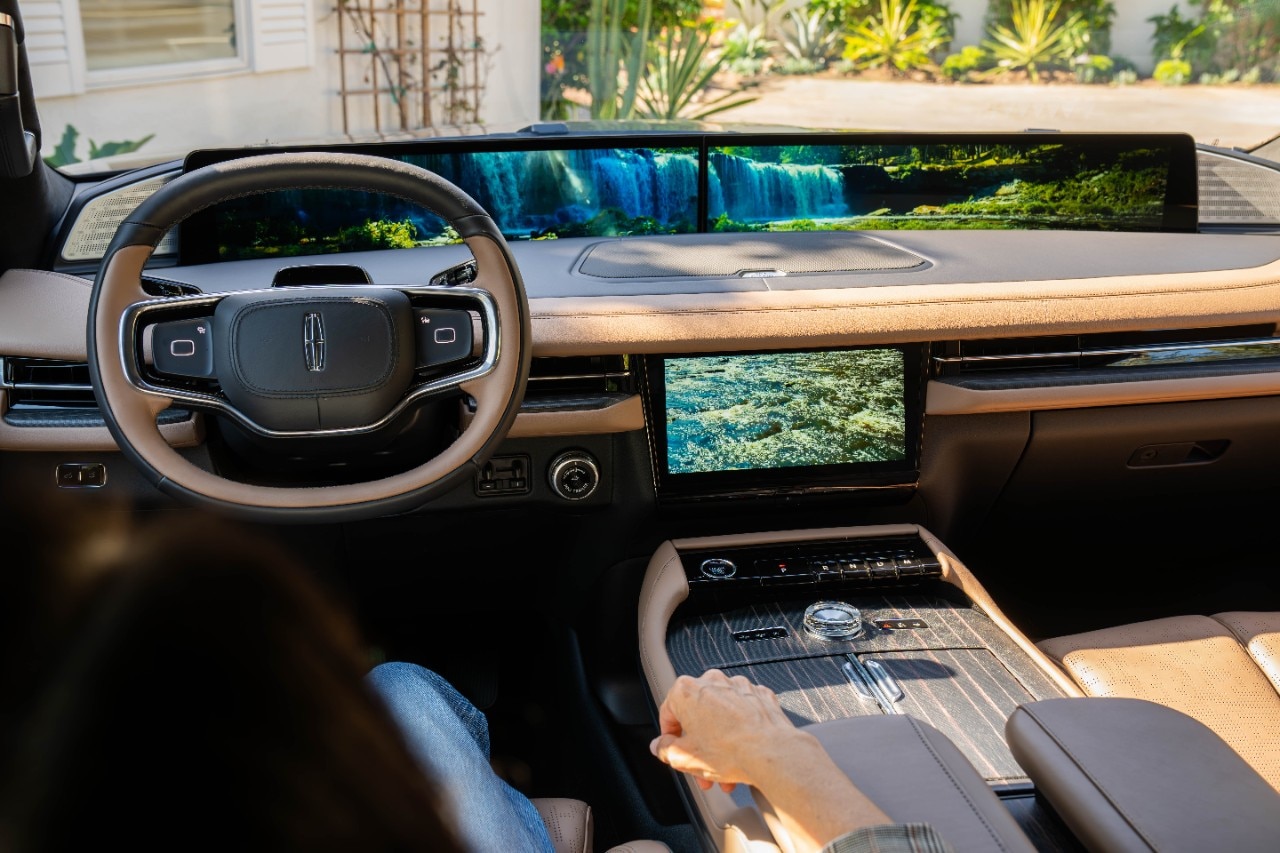 The Lincoln Navigator dashboard displays a cascading waterfall.